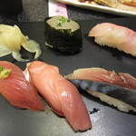 すしざんまい - 色々登場