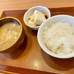 Nanaya - 惣菜バイキングのご飯と味噌汁