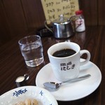 珈琲 にしき - ｺｰﾋｰには殻付きﾋﾟｰﾅｯﾂが付きます(^o^)/