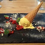 ANIMA - コーノ・ジェラート（ヴァニラアイスクリームとイチゴ）