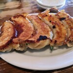 弥惣吉 - 餃子のウエーブ盛り