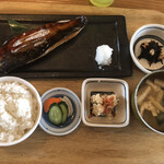 臥薪 - 鯖の醤油干しの一汁三菜定食@880円