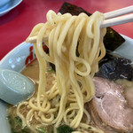 ラーメン山岡家 - 醤油チャーシュー麺（麺リフト）