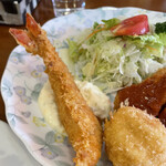 洋食の赤ちゃん - しあわせっと＋火曜日サービスの海老クリームコロッケ（アップ②）