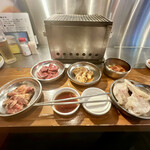 大和ホルモンセンター - 一人焼肉全体像