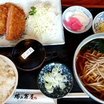 梅の茶屋 - 厚切りハムカツとイカメンチのセット（温蕎麦）＠980円