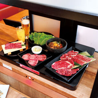 Yakiniku (Grilled meat) is coming in lane! 3 lanes for transporting goods