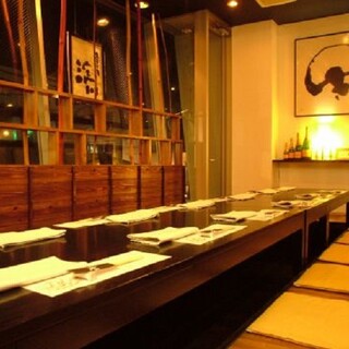 It is rare for a Teppan-yaki restaurant to have a ``horigotatsu tatami room''.