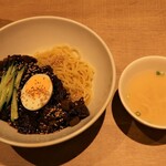 Kankoku Ryouribibimu - ジャジャン麺　1180円