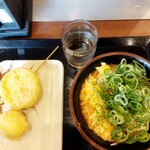 Marugame Seimen - トマたまカレーライス+追いチー/半熟玉子天  新玉ねぎ天