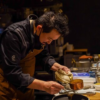店主兼主厨宫崎慎太郎对法国料理了如指掌。