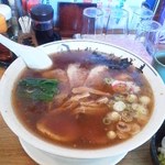 山形らーめん天童 - 正油ラーメン全部のせ大盛り。