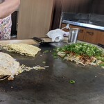 お好み焼 かばざわ - お隣のネギ掛けを盗撮(笑)