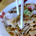 手打ちラーメン 清仁軒 - 【2022.5.31(火)】懐かしの醤油ラーメン(手打ち麺・並盛・150g)780円のメンマ
