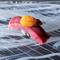 マグロ赤身雲丹乗せ
