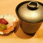 新日本料理おぶね - 味噌汁(ふたを開ける前)