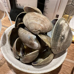 海老丸らーめん - 大あさりの殻が盛り盛りになった