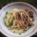 池内うどん店 - 一番人気！「あべっく」　　うどん１：ソバ１　３００円