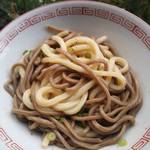 池内うどん店 - 一番人気！「あべっく」　　うどん１：ソバ１