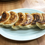 丸吉飯店 - 餃子500円。大きいです。無駄にモチモチしていないカリッと焼かれた皮、しっかりと下味がついている餡、何もつけず、そのまま食べても美味しいです