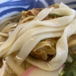 うどんの流儀 一期一会 - 平打ちの麺