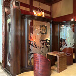 横浜うかい亭 - ウェイティングルーム: 調度品の一つ一つが　素晴らしいです！