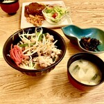 Yakata - スタミナ丼