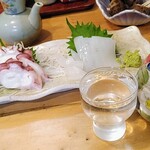 安茂里 - お刺身に合わせて、日本酒も注文です