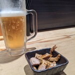 塩らー麺 本丸亭 - ビールにおつまみつきました