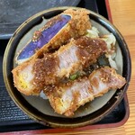 とんかつ 栄ちゃん - ソースは少なめが最近の推し。