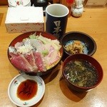 Sushi Izakaya Nihonkai - 三色丼（鰹・鯛・鯵）880円