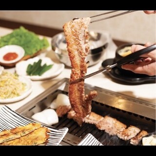 We offer 3 fulfilling courses, including an all-you-can-eat samgyeopsal course!