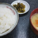 勇 - ご飯、お味噌汁、高菜