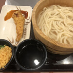 丸亀製麺 - 2022/6/1 ランチで利用。釜揚げうどん(大)(400円→200円) かしわ天(160円)