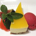 ブラッスリ 風間 - (09/6夜)グランマニエのムース、木苺のソルベ添え（500円）