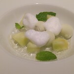 カーザ ヴィニタリア - メロンのスープ仕立て　ミントの泡