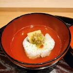 日本料理 研野 - お椀はスズキ、湯葉と豆乳、胡麻の湯葉豆腐