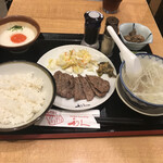 利久 - 牛たんさがり焼き（8枚）と麦とろの定食