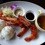 TONY'S　HONOLULU - 実物  (´д｀||| )  皿はジャンボだが ～～2950円    キャベツ渇いてる