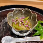日本料理 研野 - 長芋の寒天よせに秋田の蓴菜、鰹出汁のあんにわさび