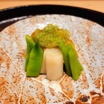 日本料理 研野 - 賀茂ナスの揚げ浸し、鰹出汁で炊いたモロッコいんげんや山菜のミズ、ネギと生姜、薬味は大根おろしのジュレ