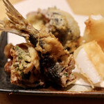 天ぷらと日本酒 明日源 - 鰯の梅肉大葉