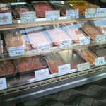 宮内商店 - そのままも買えますし、揚げて貰うこともできます。