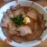 らーめん　旬香堂 - ホエー豚のトロチャーシュー麺