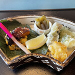 Takitei - むつの下の卵系おかずうまい。魚天ぷら、蓮根すりおろした天ぷら。