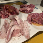 炭火ホルモン焼肉 えい豚 - 