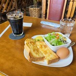 詩 - 料理写真:アーモンドトースト＋アイスコーヒー　４８０円