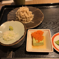 古今 本店 - 蕎麦と枝豆豆腐にとびこをのせて。