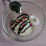 Tomakomaihorumondoujou - アイスクリーム（バニラ）200円