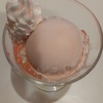 カラオケ本舗 まねきねこ - 料理写真:さくらパフェ・４２０円